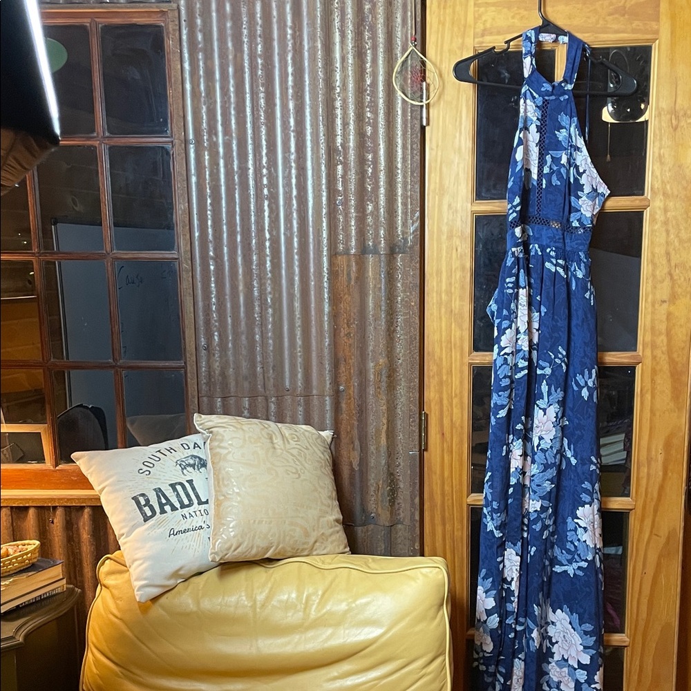 Lovely “Selfie Leslie” Navy Floral Maxi Dress, Size S